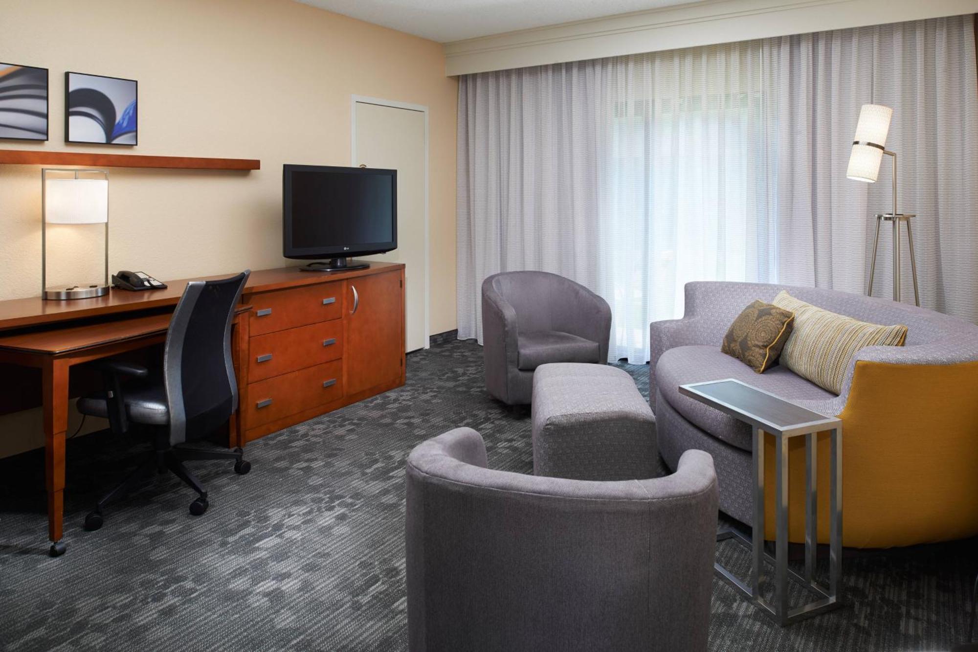 Courtyard By Marriott Lexington North Hotel Exterior photo