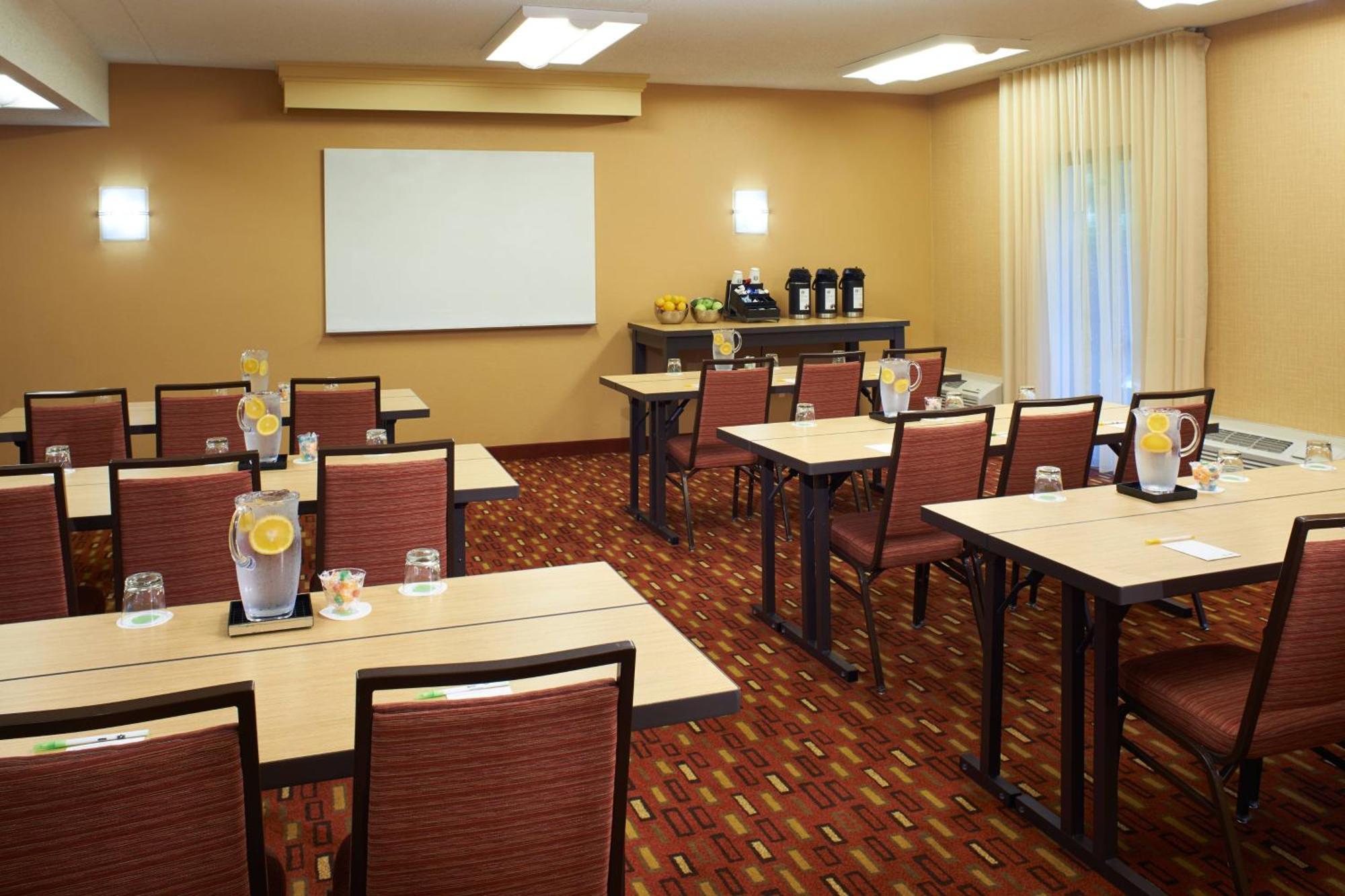 Courtyard By Marriott Lexington North Hotel Exterior photo