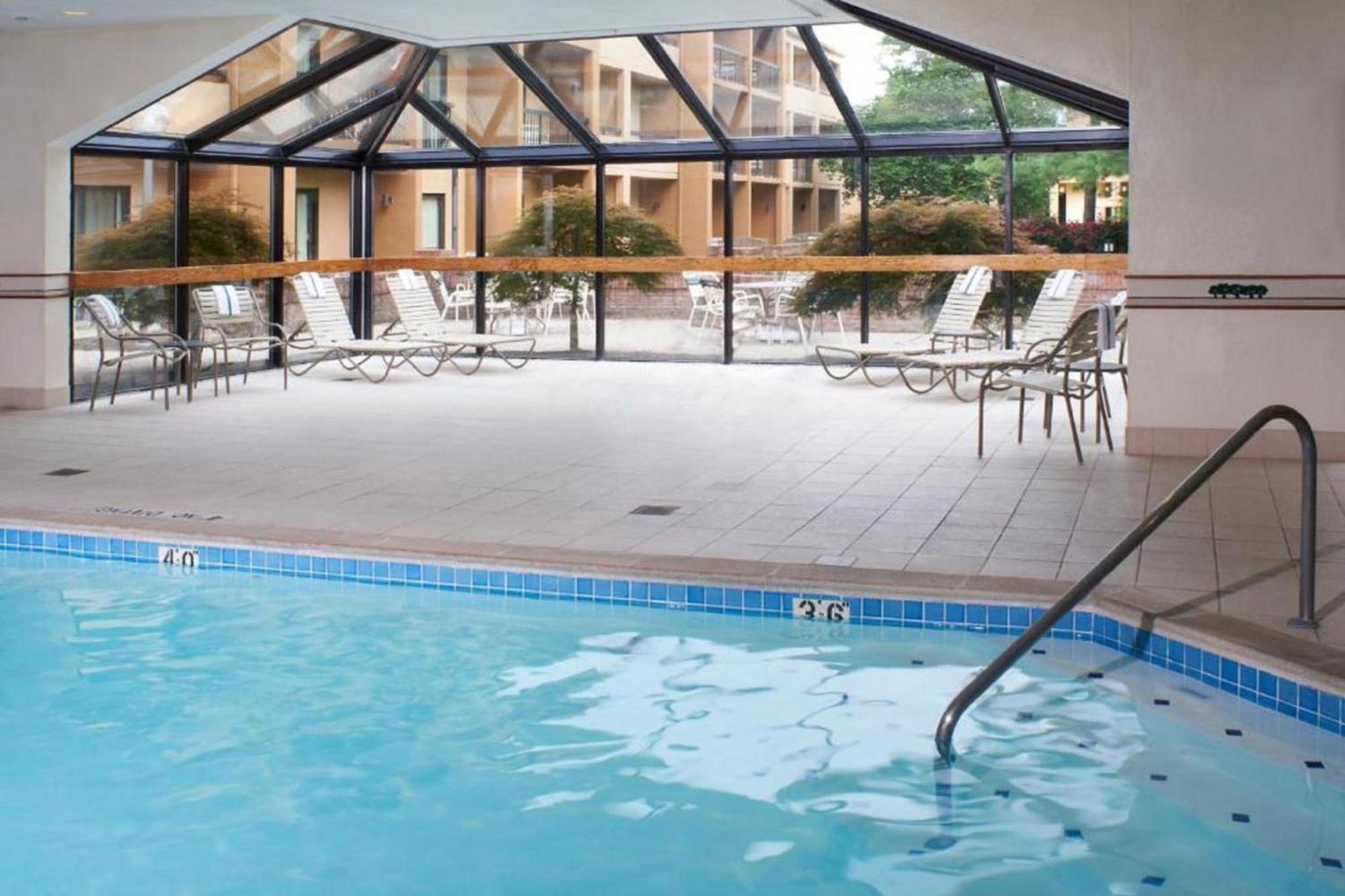 Courtyard By Marriott Lexington North Hotel Exterior photo