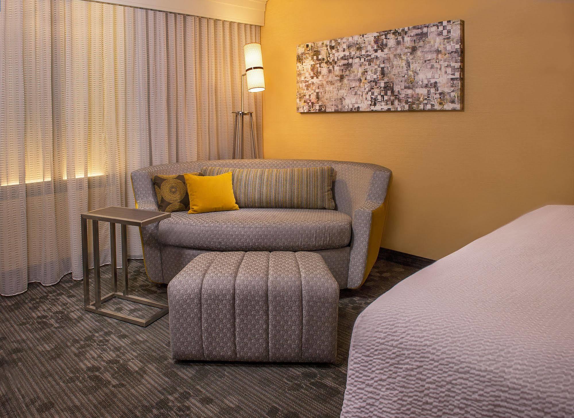 Courtyard By Marriott Lexington North Hotel Exterior photo